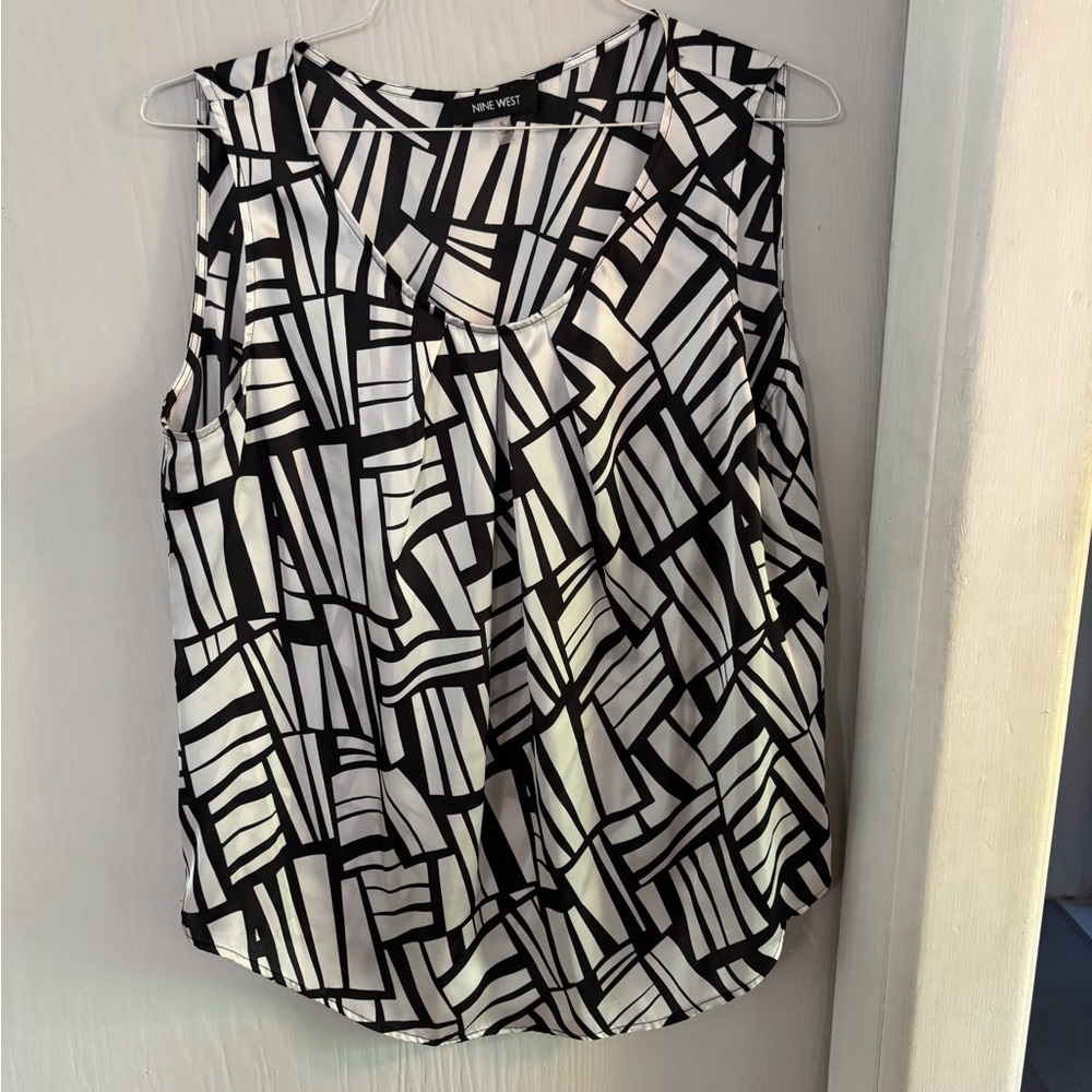 Nine West Black and White Sleeveless Pleated Blouse